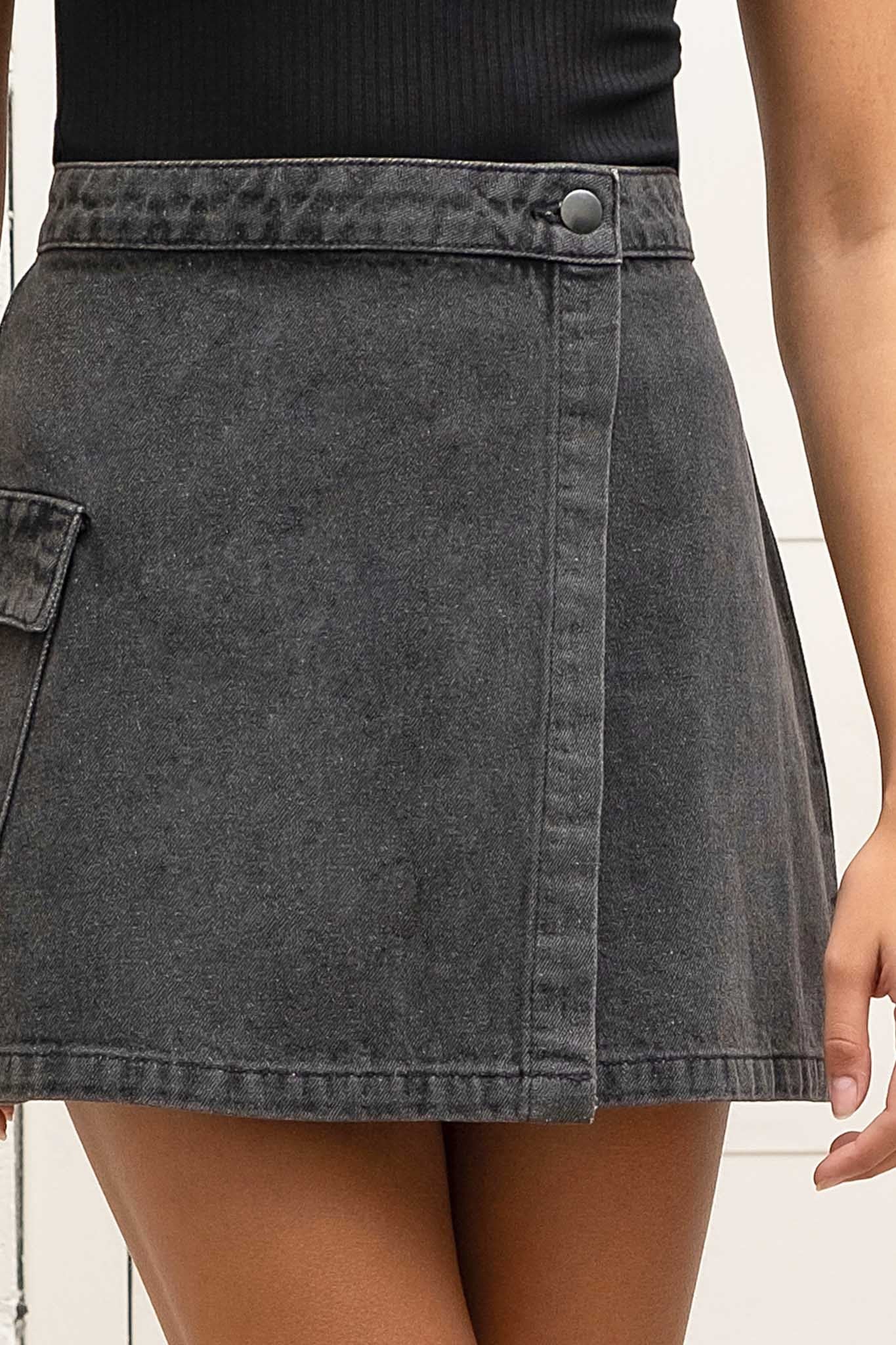 DENIM CARGO SKIRT